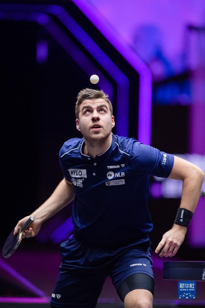 仅牵动着球 仅牵动着球